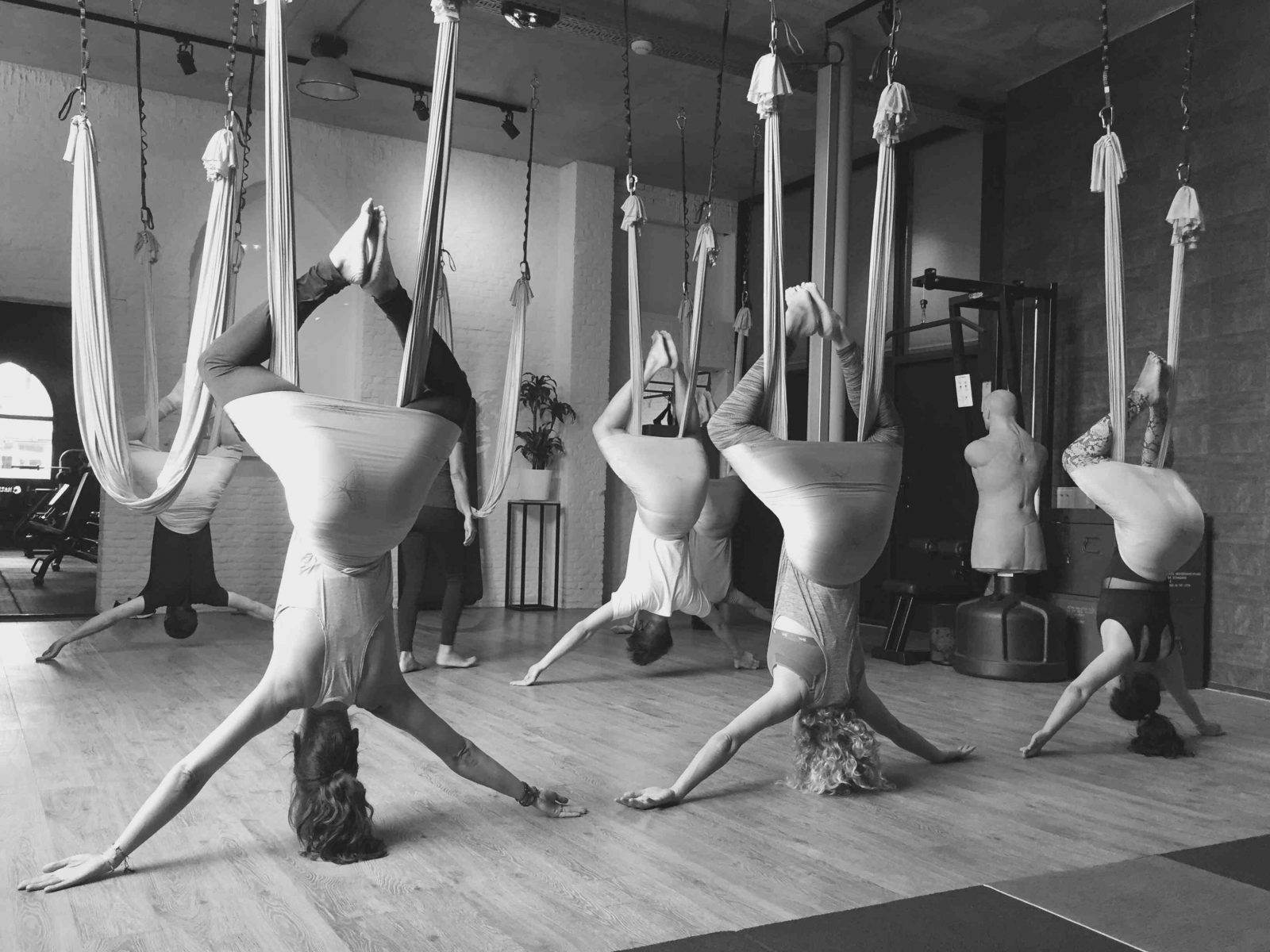 Dynamic Suspension Yoga (c) M4teria